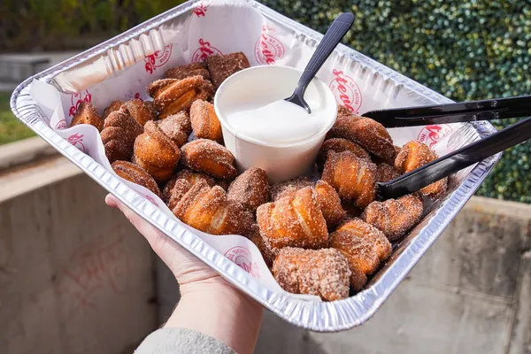 Churro (cinn/sugar) Pretzel Bites with Frosting Dip