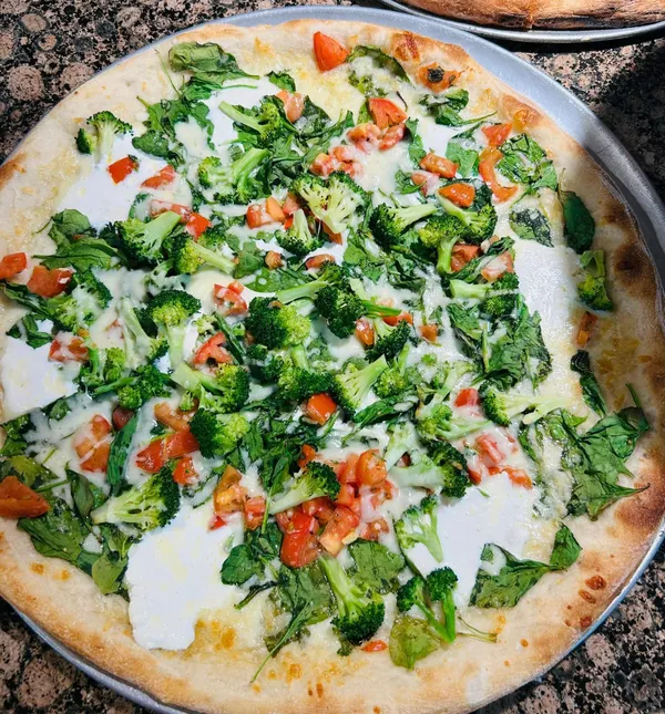 16" White Veggie Pizza